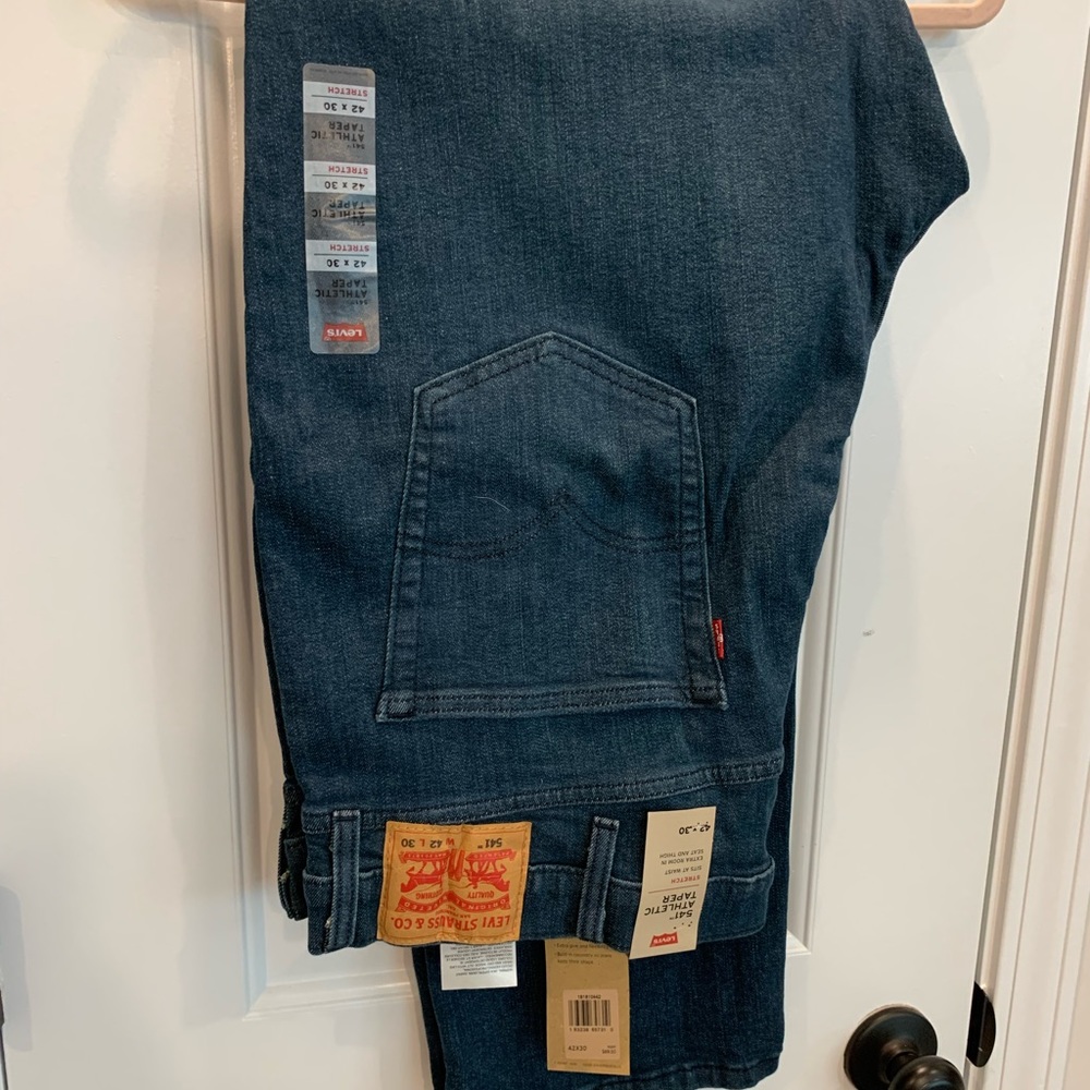 NEW WITH TAGS Mens Levi Jeans 42 x 30